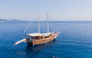 Custom Boats Harmonia