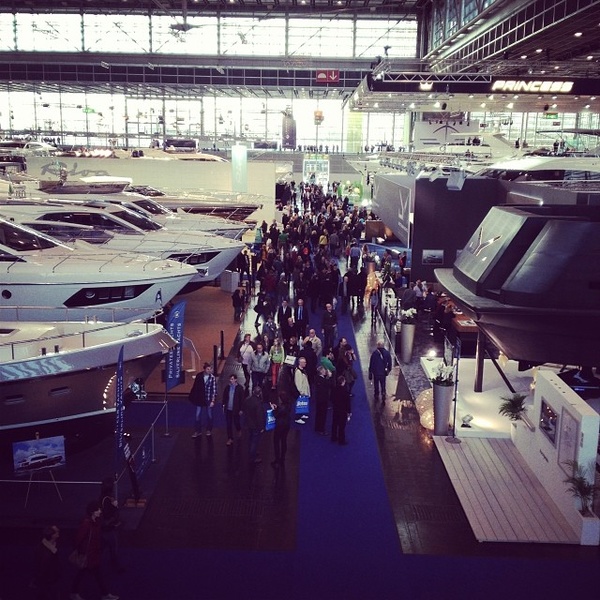 Самые крупные моторные лодки разместились в 6 павильоне: Princess, Sunseeker, Ferretti, Dominator, Riva и другие роскошные бренды. Фото: @seboboy