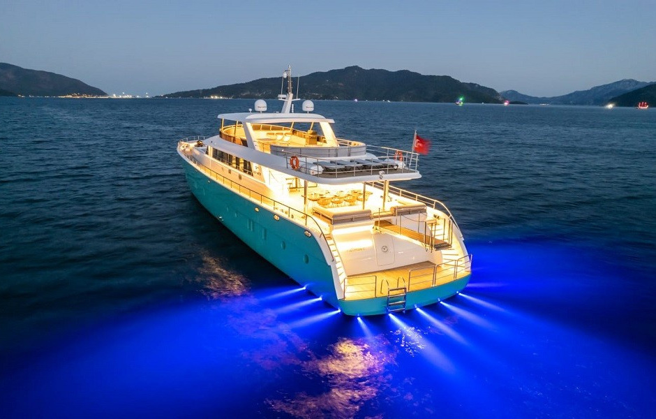 Tum Tour Yacht Deep Water