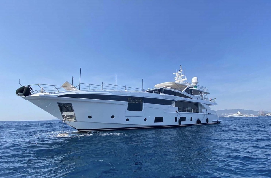 Azimut Pura Vida of Liverpool