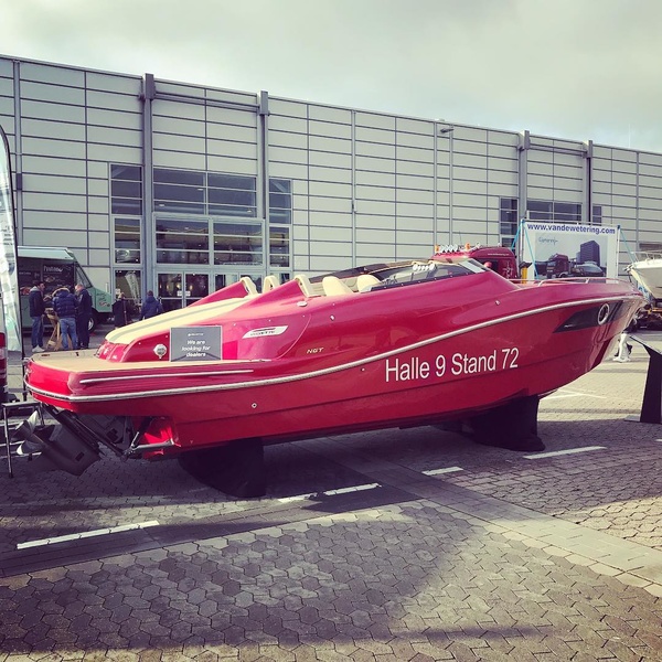 Velvette Marine в Дюссельдорфе