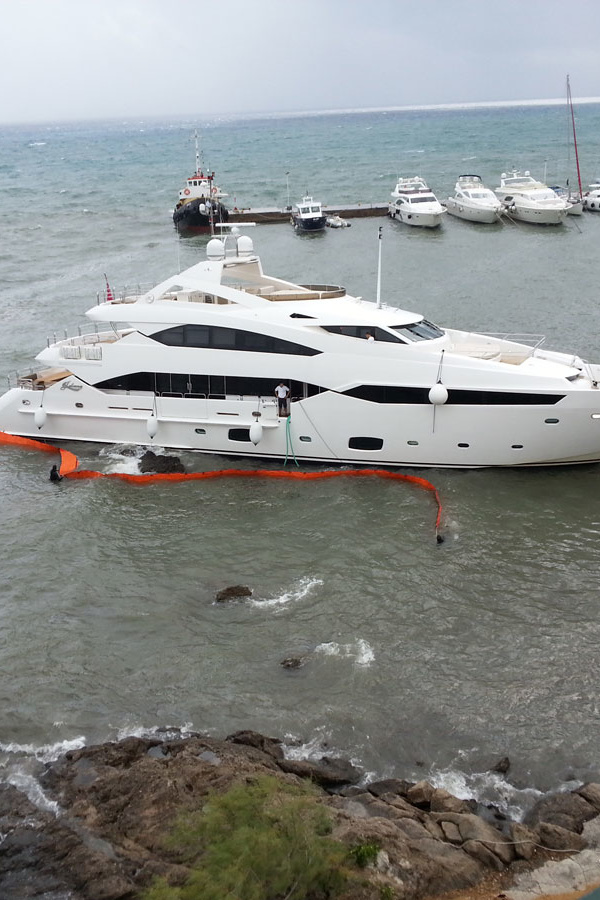 Crashes. A magazine about boats and yachts, about the sea and sails