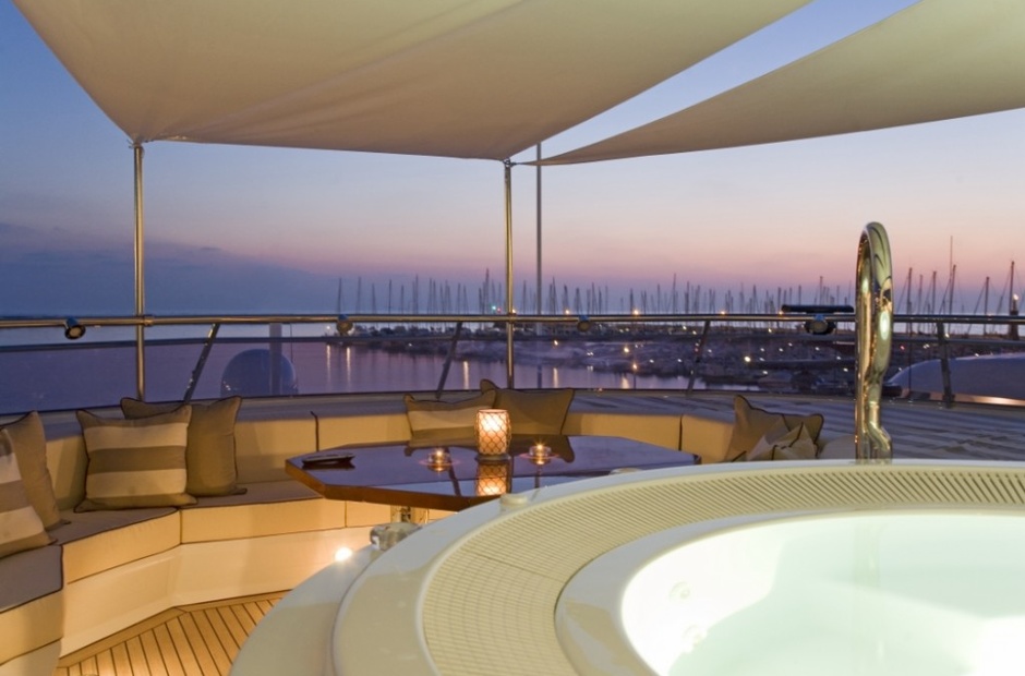 CMN Yacht Division Paramour