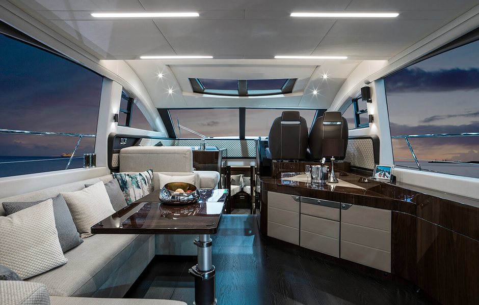 Салон Fairline Squadron 53