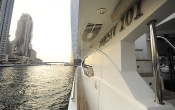 Majesty Yachts 101
