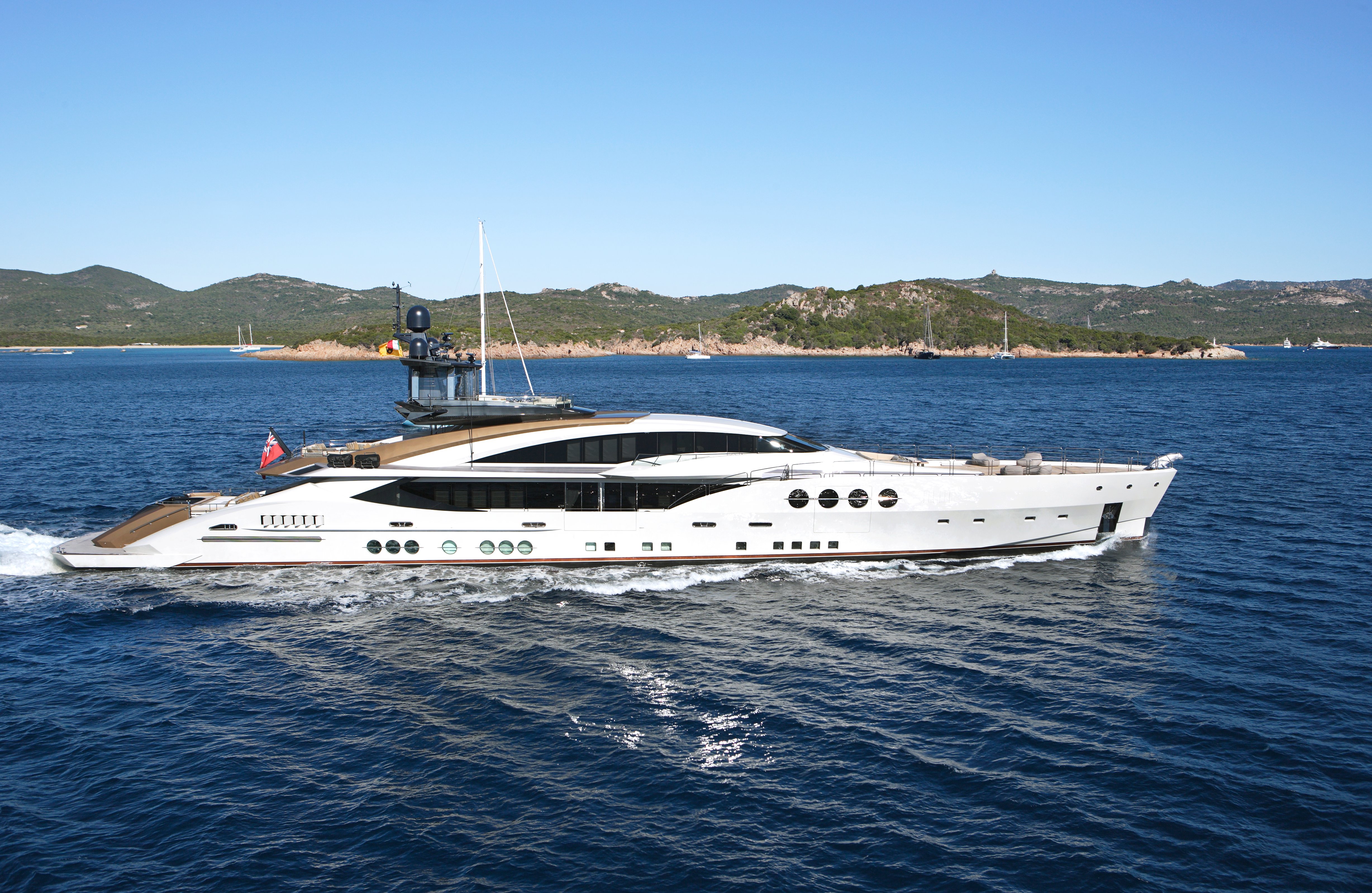 210 foot yacht price
