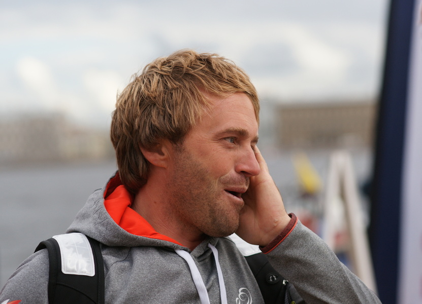 Счастливый шкипер победившей The Wave, Muscat. Он же титулованный британский яхтсмен Leigh McMillan