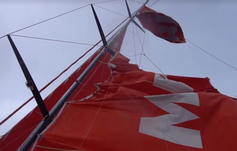 Повреждения мачты MAPFRE, кадр из бортовой видеохроники