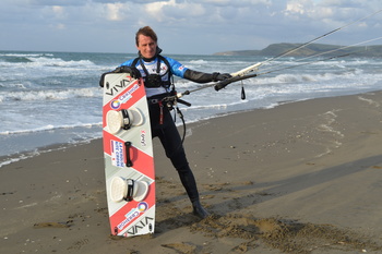 Typhoon, 4-meter waves and fishing nets: how to get through La Perouse on a kite