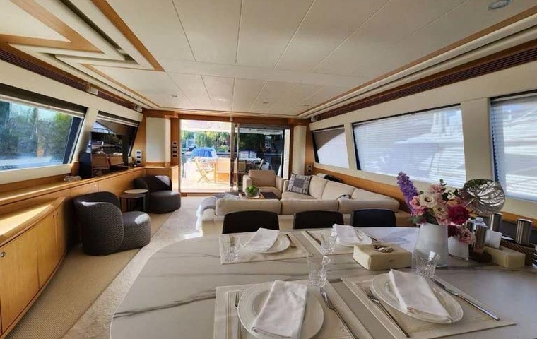 Ferretti 830 (2010)