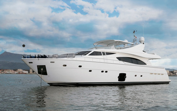 Ferretti 881