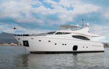 Ferretti 881