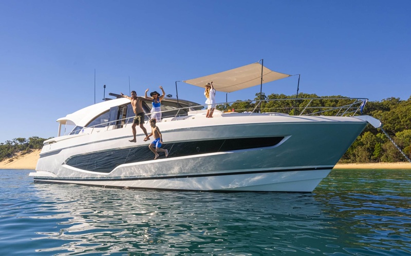 Riviera 6800 Sport Yacht Platinum Edition
