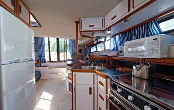1986, Carver 36 Mariner