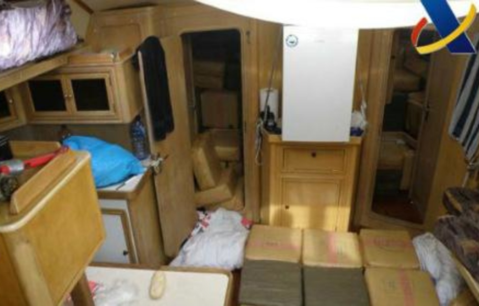 Все жилое пространство лодки было отведено под несколько тонн марихуаны
