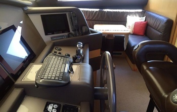 Ferretti 830