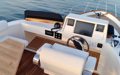 Monachus Issa 45 Fly