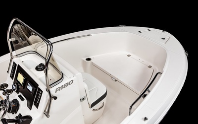 Robalo R180