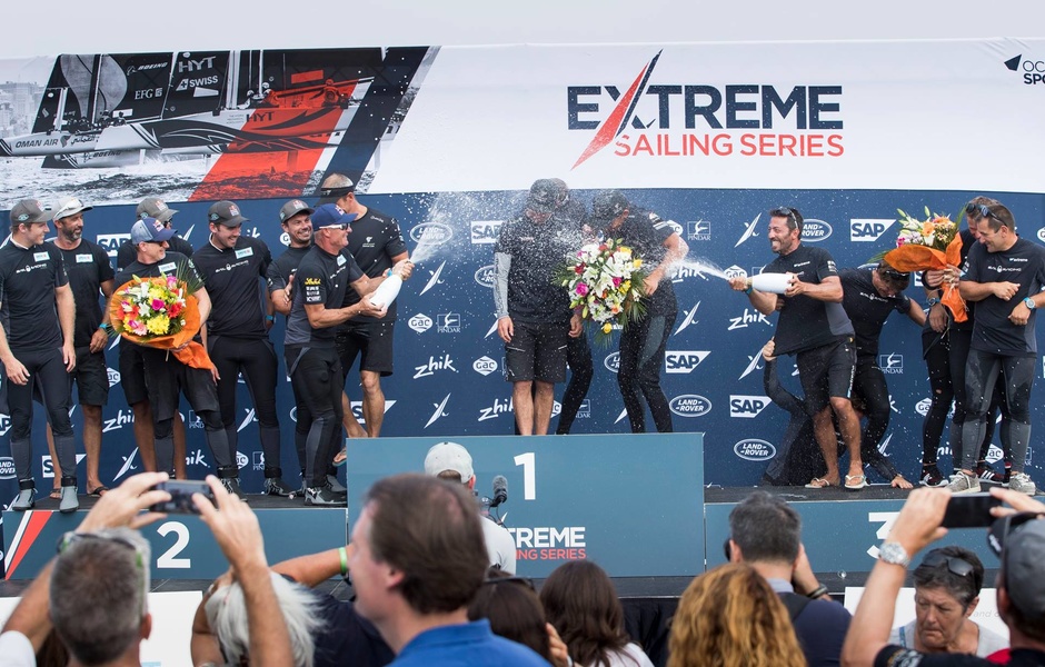 Награждение победителей этапа Extreme Sailing Series в Барселоне