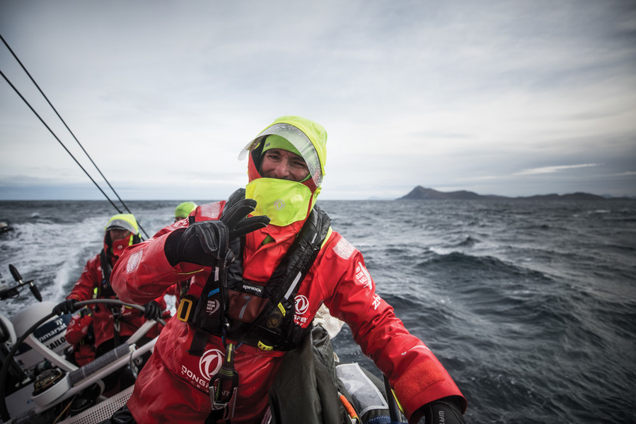 Компания Spinlock разработала для яхтсменов Volvo Ocean Race спасательный жилет, в конструкции которого предусмотрена трапеция и несколько других спасательных функций. Жилет доступен на общем рынке.