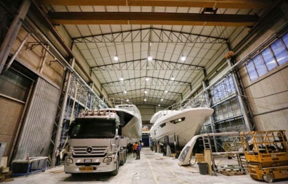 Azimut 80 на верфи