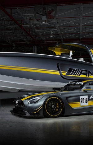 Racing &laquo;Mercedes&raquo; on the water