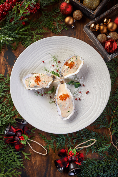 Warm oysters with «Berblanc» sauce and red caviar