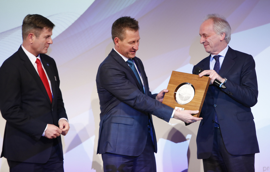 Награду European Yacht of the Year именуют европейским яхтенным «Оскаром»