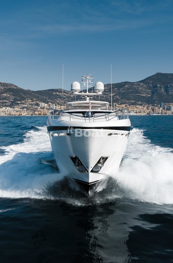 motor yacht riviera living