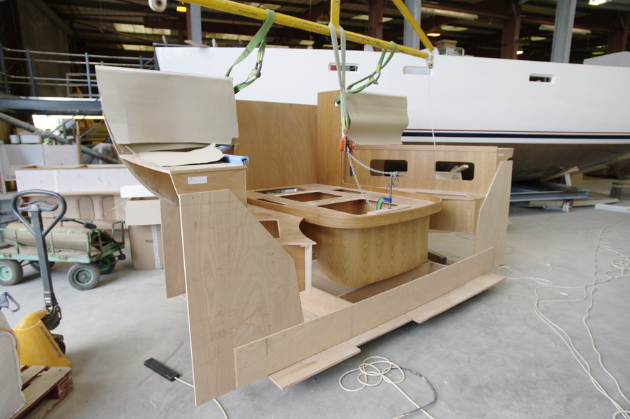 Shipyard Southerly: furniture is assembled as a separate unit and then mounted entirely in the body - a very advanced technology.