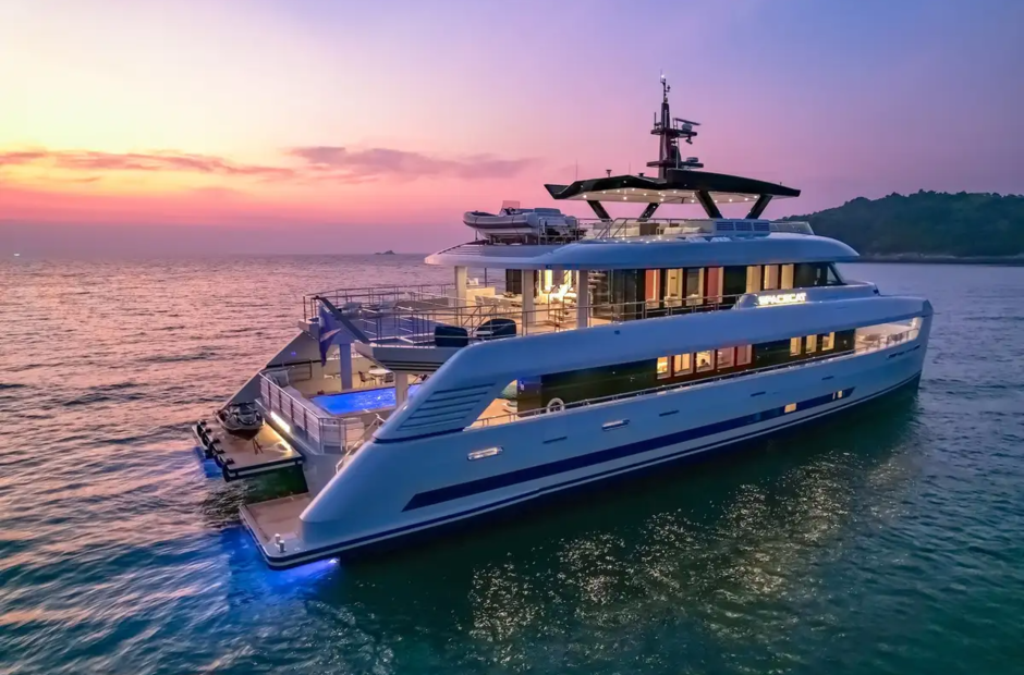 SilverYachts Space Cat