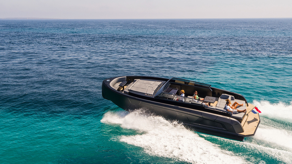 The VQ43 MK2 is the perfect superyacht companion.