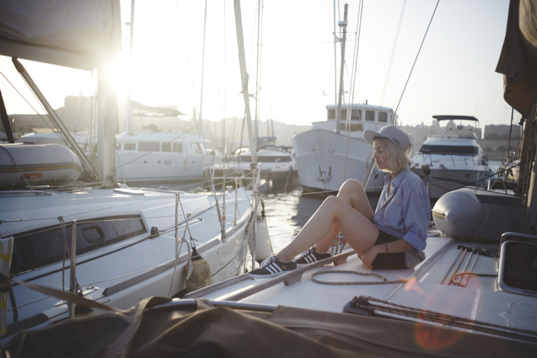 Some people think that you have to buy a lot of equipment to sail a boat, but you don't. Choose light-soled shoes and dress up as usual on vacation.