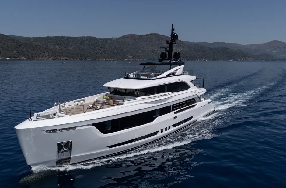 Mengi-Yay Yachts Reverie