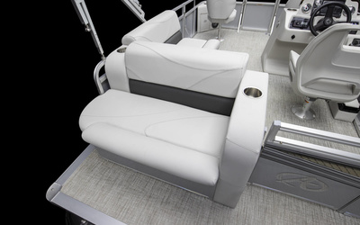 Avalon Venture Cruise Bow Fish 18