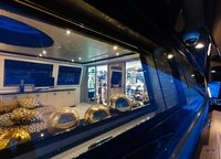 С самого первого скетча Freedom дизайнеры хотели добиться необычных и чувственных линий. Но потребовалось немало времени и сил, прежде чем она приобрела свой окончательный вид.