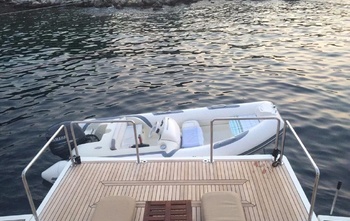 Ferretti 830