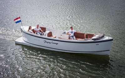 Maxima 750 Flying Lounge