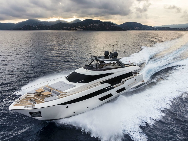 Ferretti Yachts 920