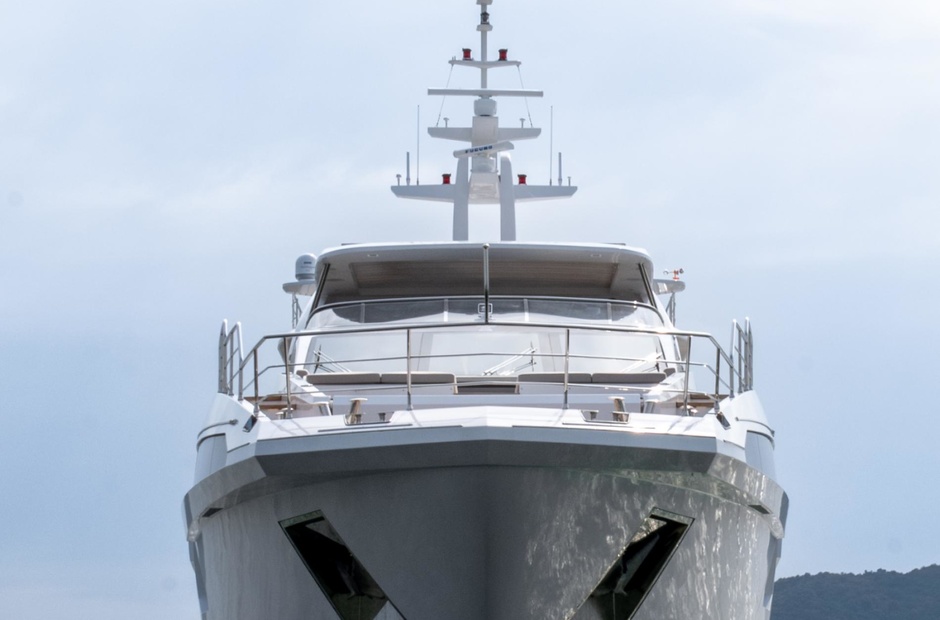 Azimut Long Live