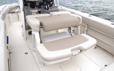 Boston Whaler 230 Outrage