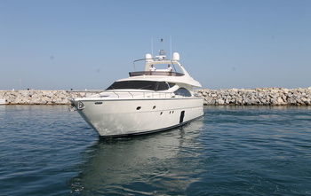 Ferretti 830