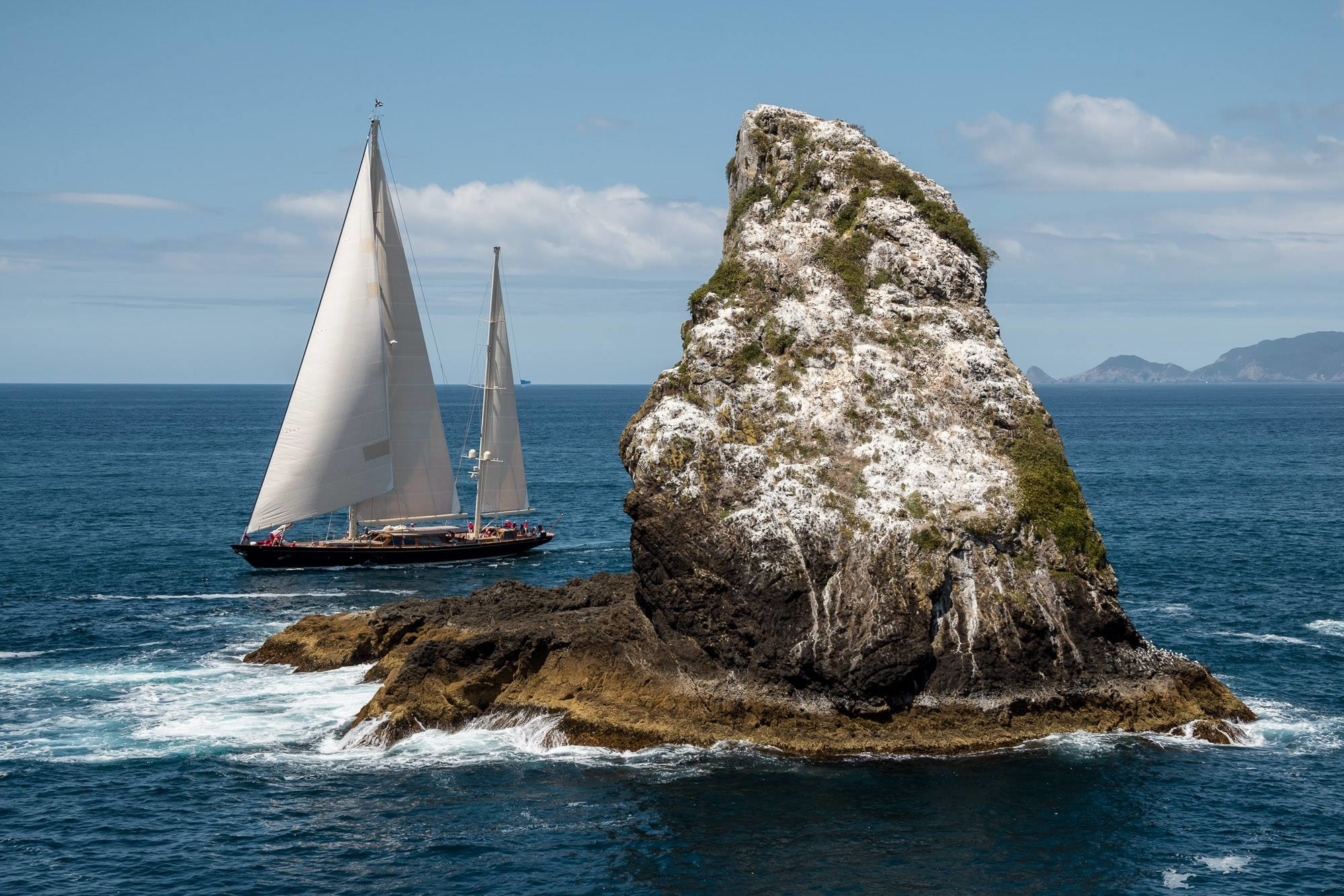 The islands between which the organizers of the race paved the routes partially replaced the artificial milestones for yachtsmen.