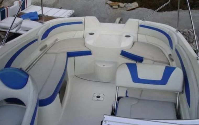 Bayliner 217 Deck Boat (2006)