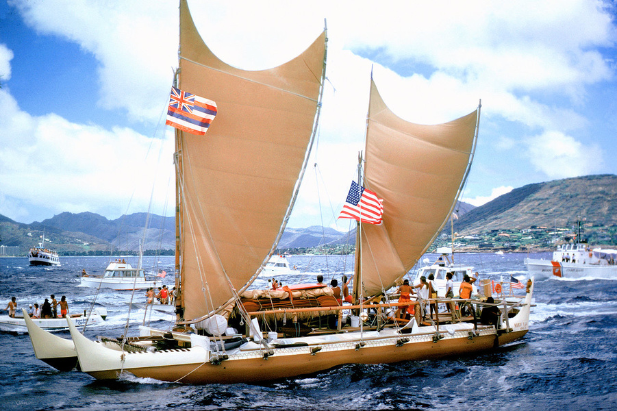 Каноэ Hokulea, прошедшее от Гавайев до Таити в 1976 году без навигационных приборов