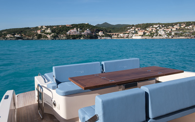 Cayman 400 Walk around