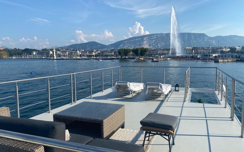 Inter Corpora Aphrodite 115