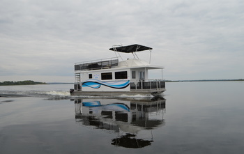 Thoroughbred Houseboats 15' х 51'