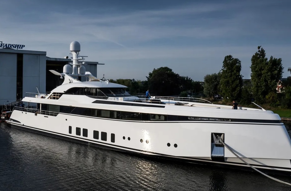Feadship Totally Nuts
