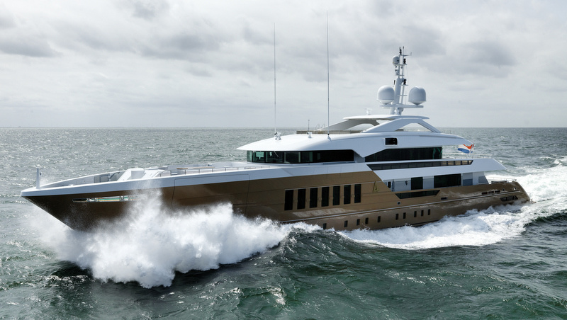 Heesen Azamanta